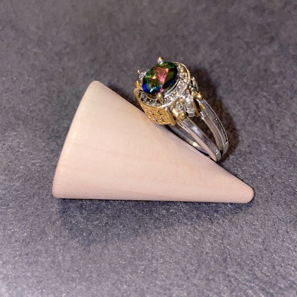 Beautiful Oval Cut sz 8 Tanzanite Ring 2 Tone w/Rhinestones!!! - Picture 3 of 15